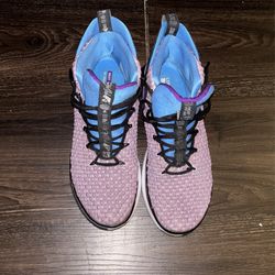 Size 12 Freshman Nike Lebron James Like New