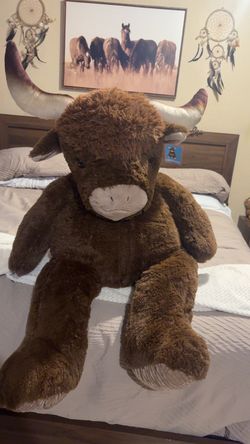 Jumbo Highland cow