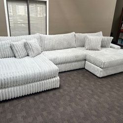 Lindyn İvory 5 Piece RAF Sectional 