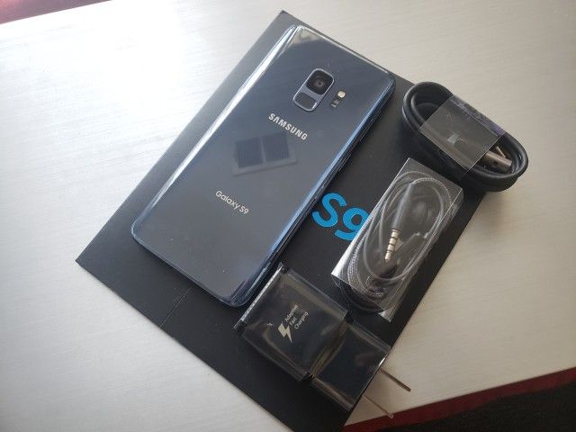 Samsung Galaxy S9  , Unlocked   for all Company Carrier ,  Excellent Condition Like New 
