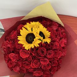 100 Roses with sunflowers