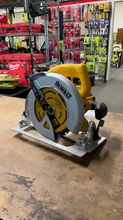 DEWALT 15 Amp Corded 7-1/4 in. Lightweight Circular Saw