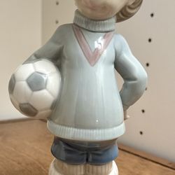 SOCCER PLAYER PUPPET Lladro 4967