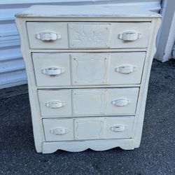 White Rustic Solid Wooden 4 Drawer Bedroom Storage Dresser Chest! Good condition! The drawers drop a little when pulled too far. 32x17x42in