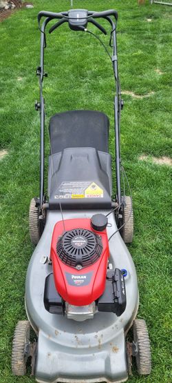 POULAN SELF PROPELLED LAWN MOWER, WHIT HONDA MOTOR.
