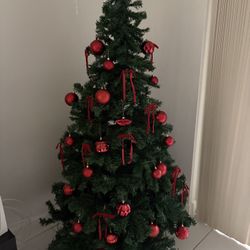 Medium Christmas tree with ornaments
