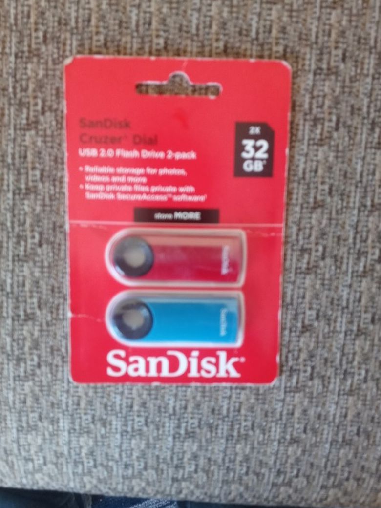 2 Pack Cruzer Flashdrives 32gb A Piece.. Sixty Dollars New Will Sell For $20