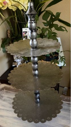3 Tiered Scalloped Galvanized Metal Serving Stand. Read description 1st