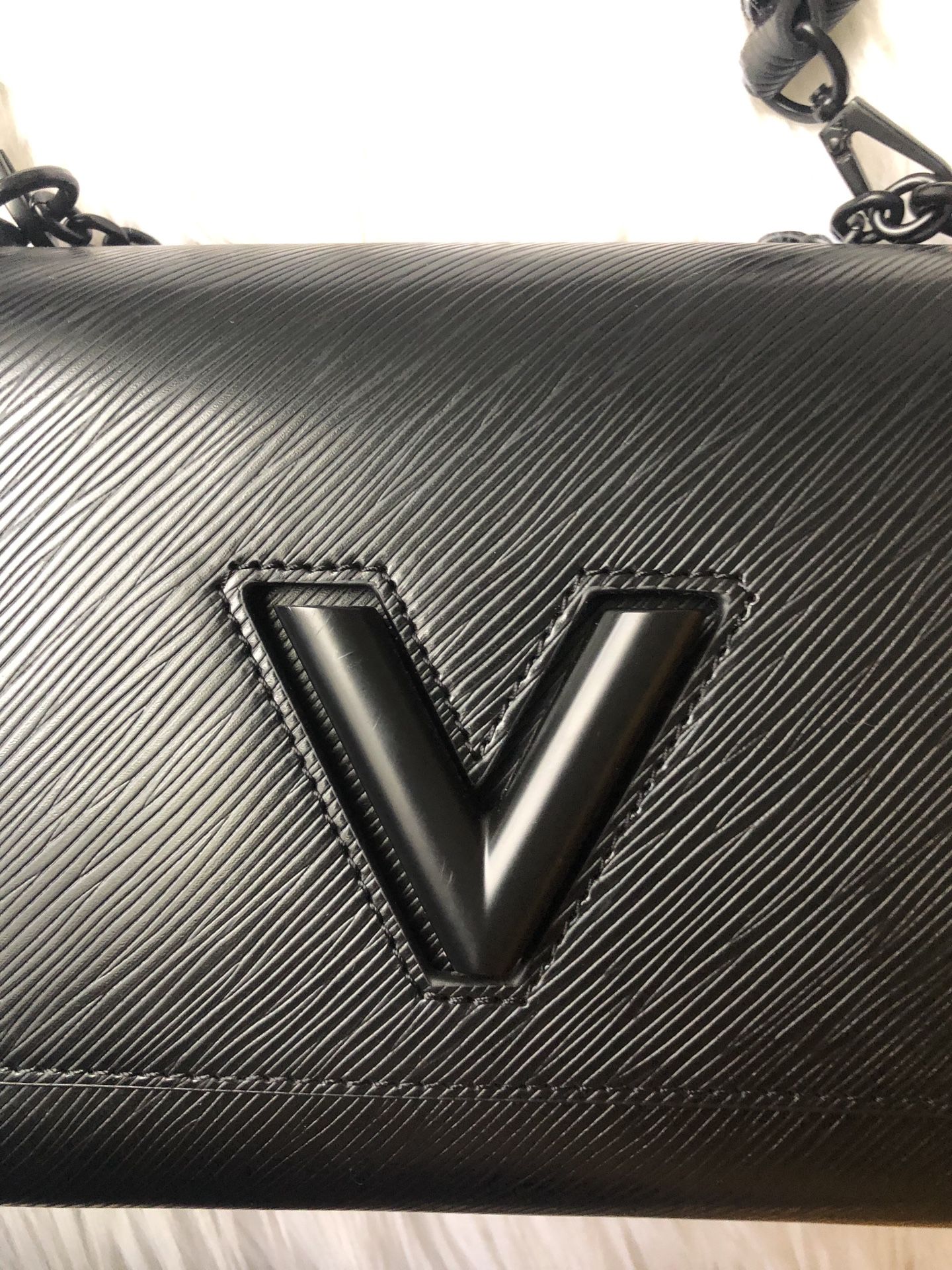 Twist MM Louis Vuitton for Sale in Ind Crk Vlg, FL - OfferUp