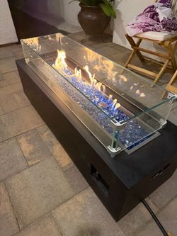 Fire pit with wind screen and cover