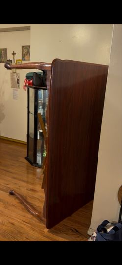 Brown Dinning table