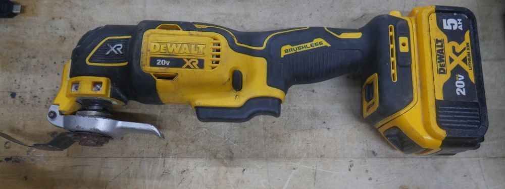 Dewalt Multi TOOL 20v DCS356  & 5ah battery used 887515-2