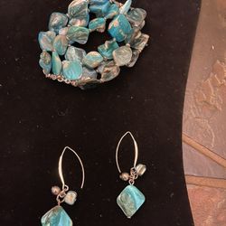 Multi strand Shell Looking Beads With Earrings