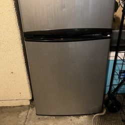 Mini Fridge 