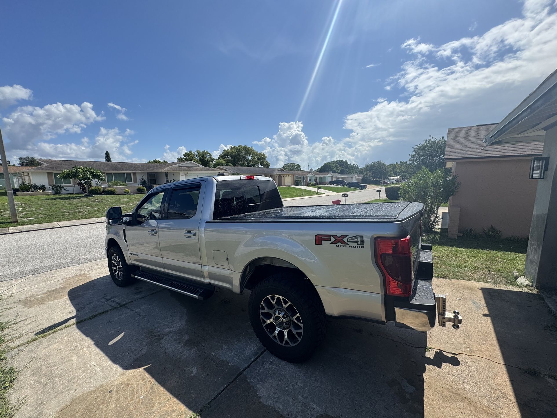 Retractable 6’9” Tonneau cover F250