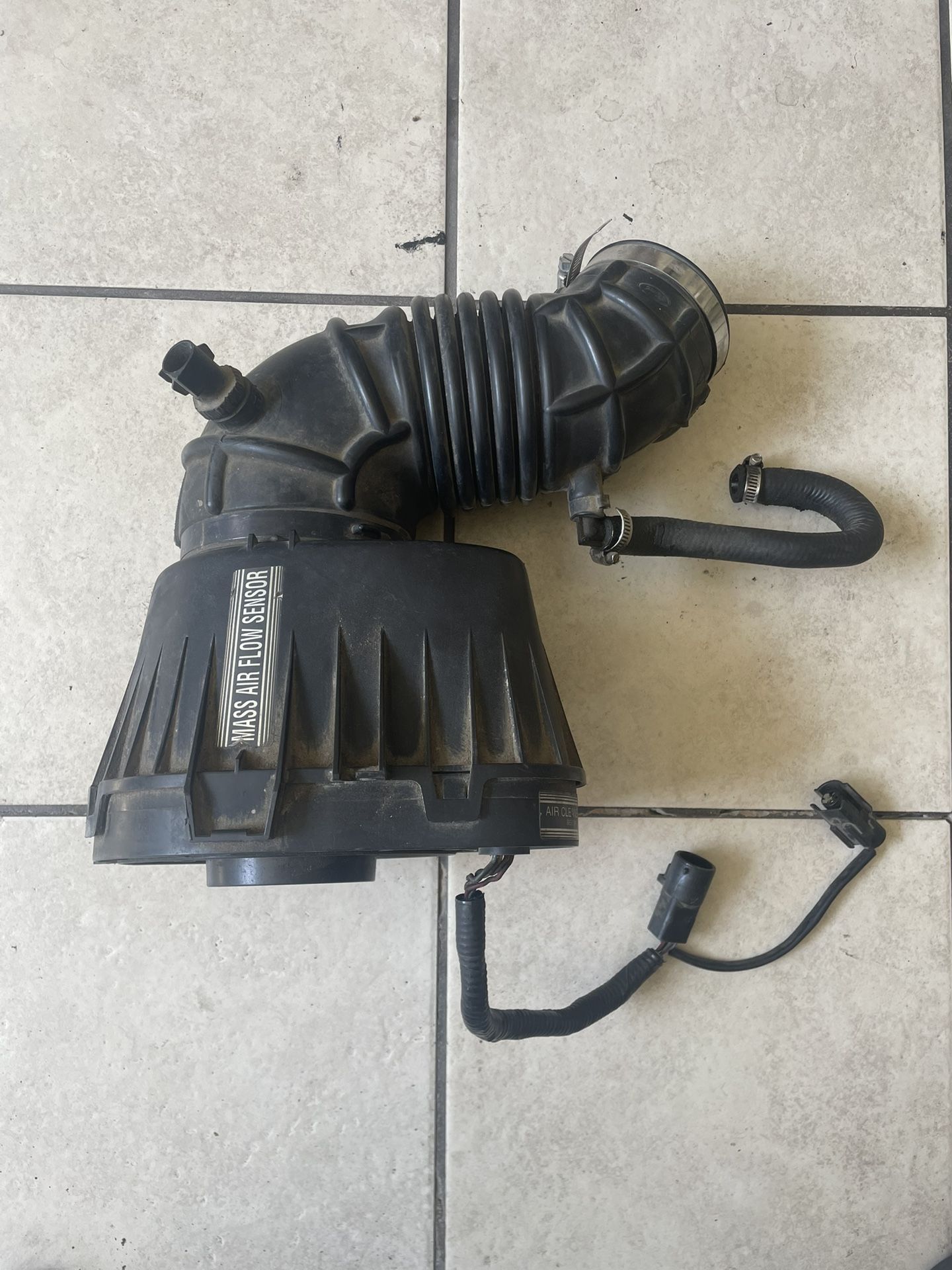 1995 FORD MUSTANG 5.0L SN95 OEM ENGINE AIR INTAKE TUBE / MAF SENSOR F4ZX9R 504BC