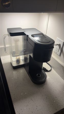 KEURIG COFFEE MAKER