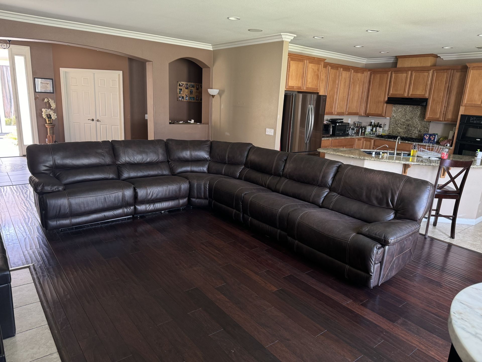 Leather Couch With Electric Recliners 
