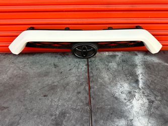 2014 -2015- 2016 -2017 -2018 -2019 -2020 -2021 -2022 -2023- 2024 TOYOTA 4RUNNER FRONT UPPER GRILLE OEM