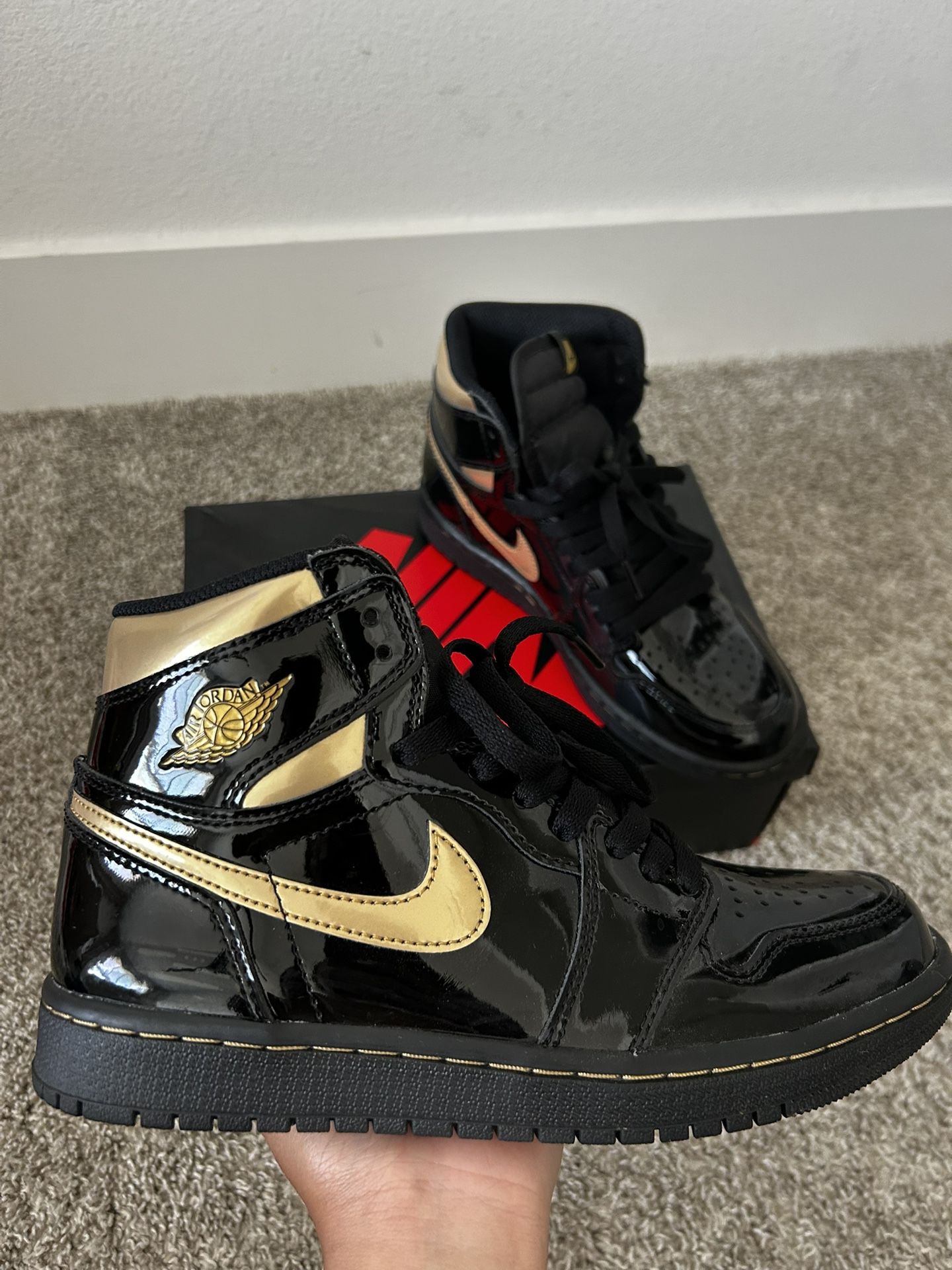 Jordan 1 Metallic Gold Size 6Y