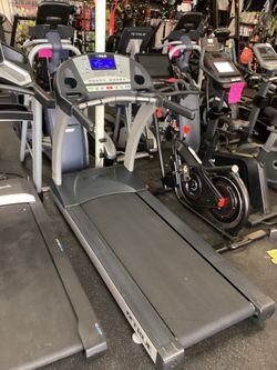 True PS300 High End Treadmill With ONLY 105 Total Run Hours