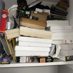 Thousands Of Sports Collectible Cards