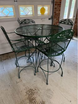 Outdoor table/chairs