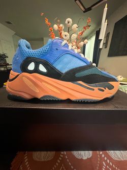 Adidas Yeezy Boost 700 Sneaker 7 men/8.5 women