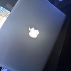 Apple Laptop 