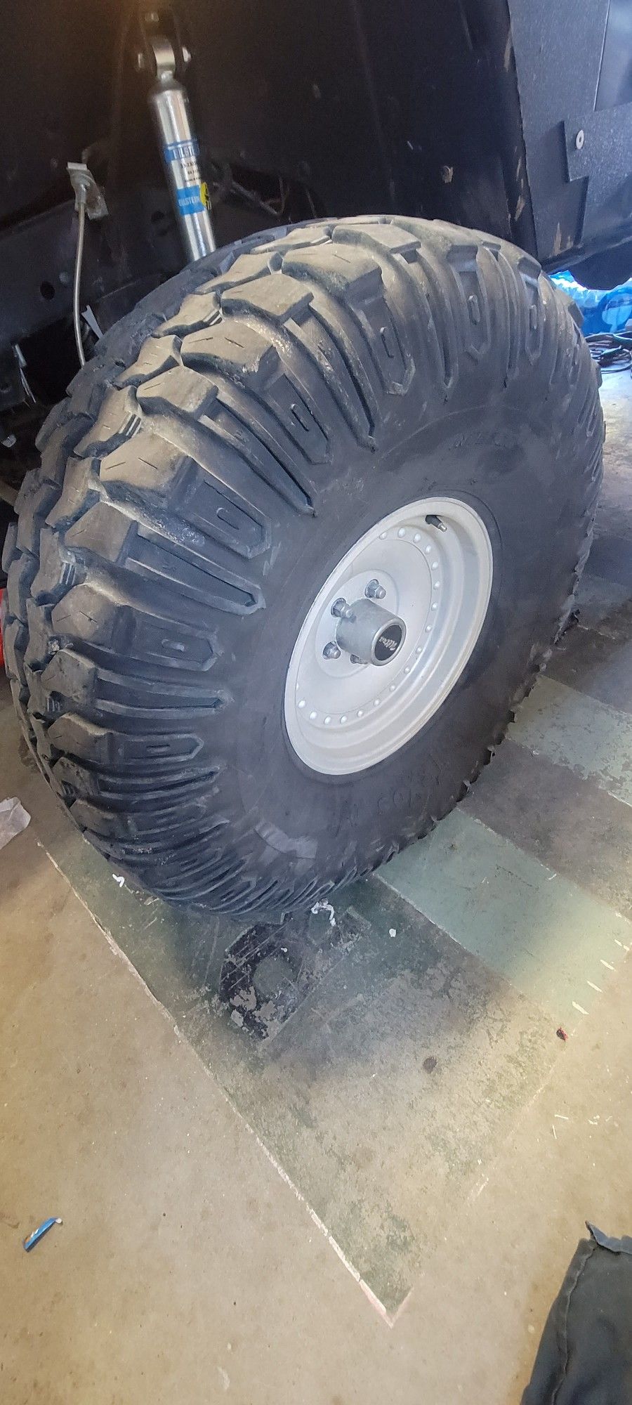 37x12.5r15 $850