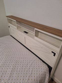 Queen size bedframe
