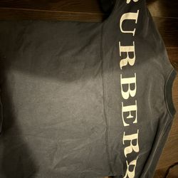 Burberry Logo behind the classic hit🔥 Both boys and girls can wear it