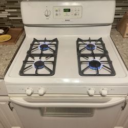 Delivery Available/ Kenmore Gas Stove 