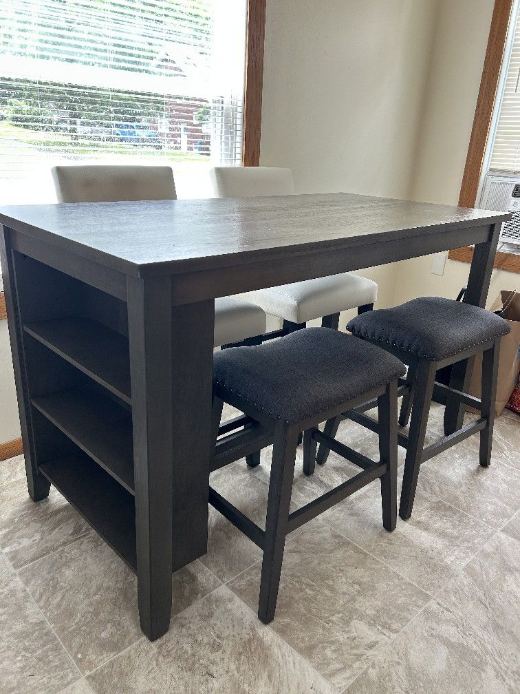 Gray Dining Table With Stools