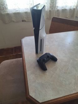 PlayStation 5 slim pro with CD