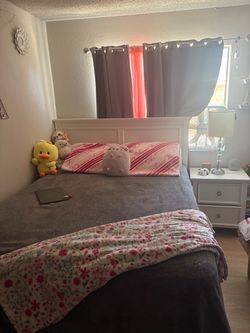 Queen Bed / night stand