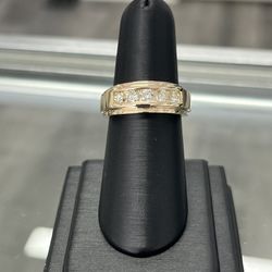 Brand New 10kt Solid Gold Natural Diamond Ring