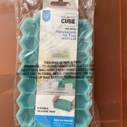 Polar Ice Cube No spill Honeycomb I’ve Tray With Lid
