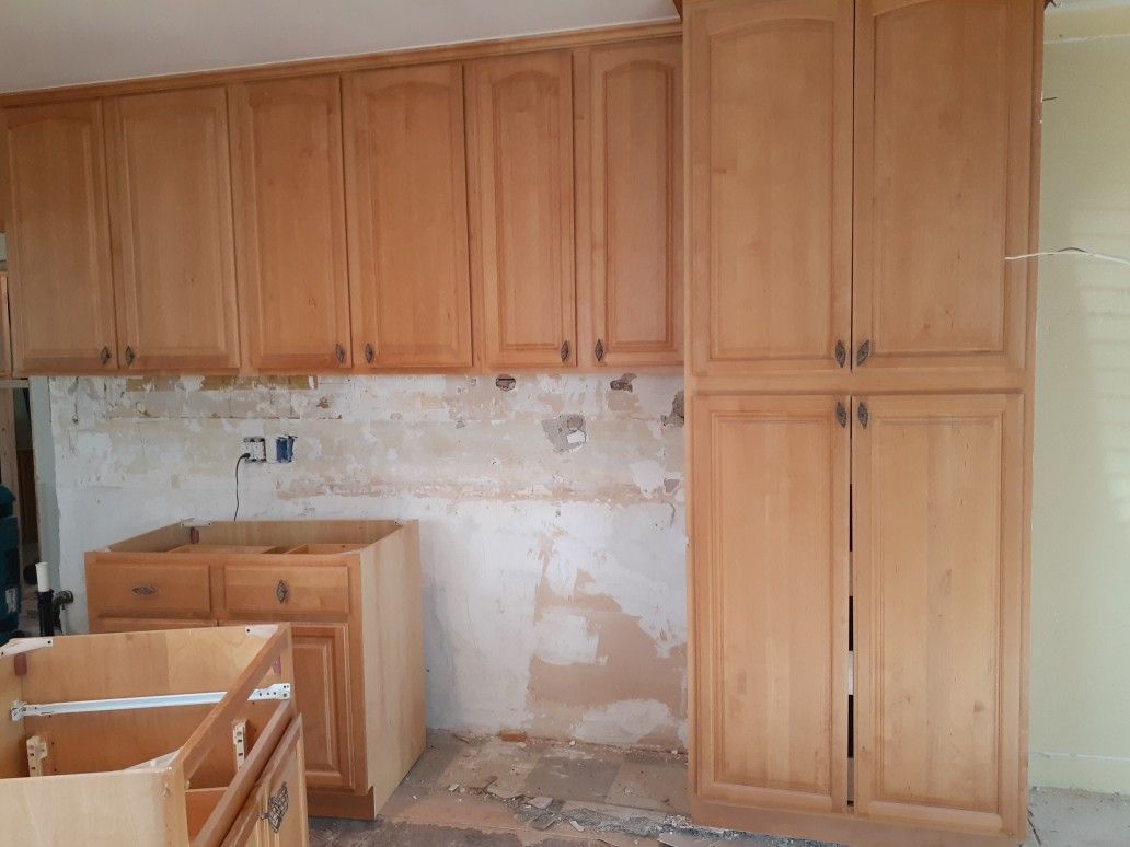 Kitchen cabinets n counter tops a whole kitchen set