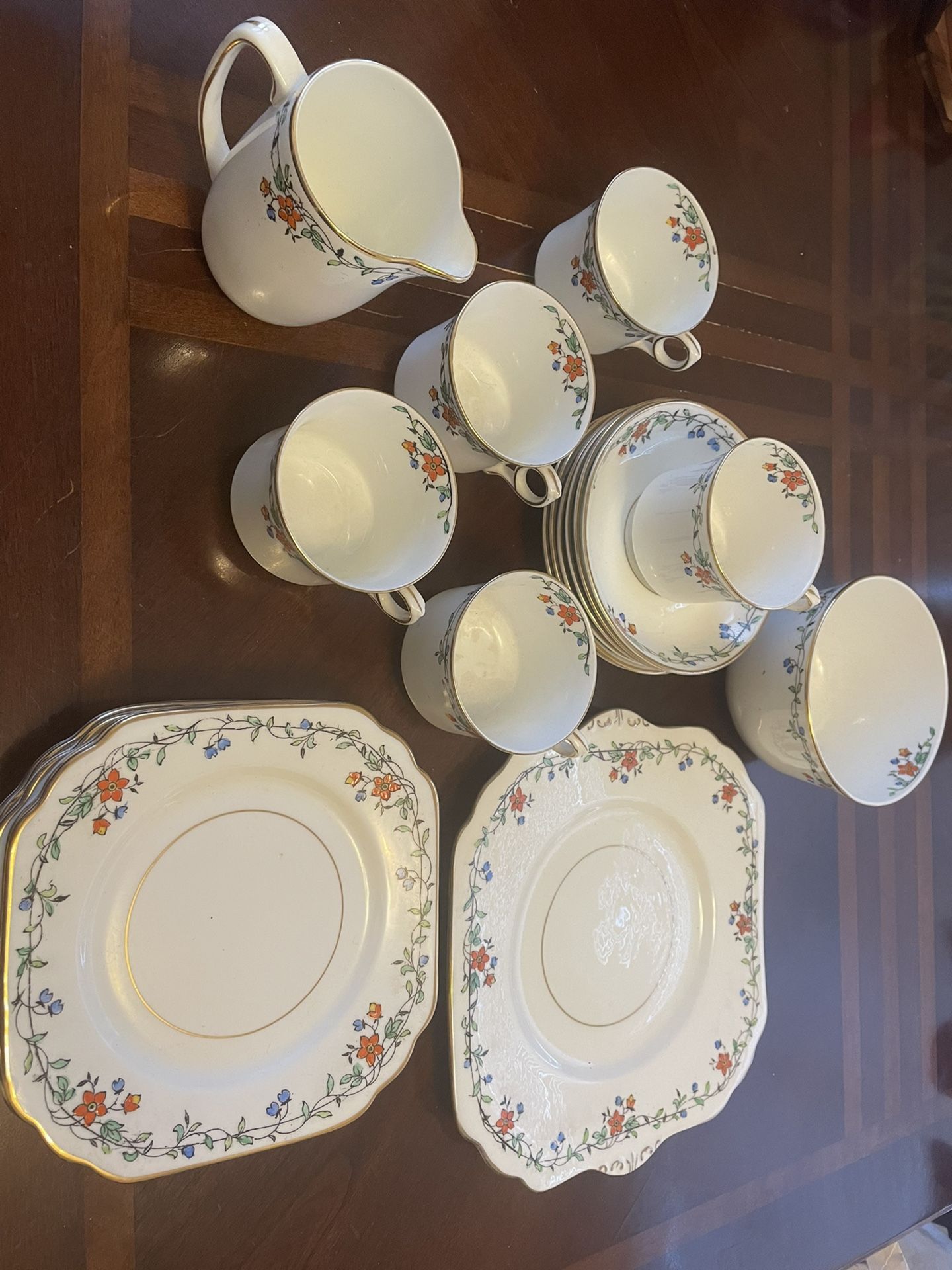 20 Pc Gladstone China Tea Set