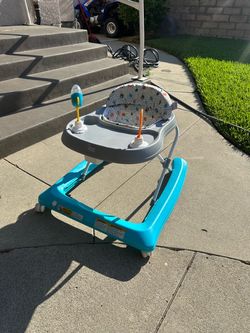 Baby walker with wheels