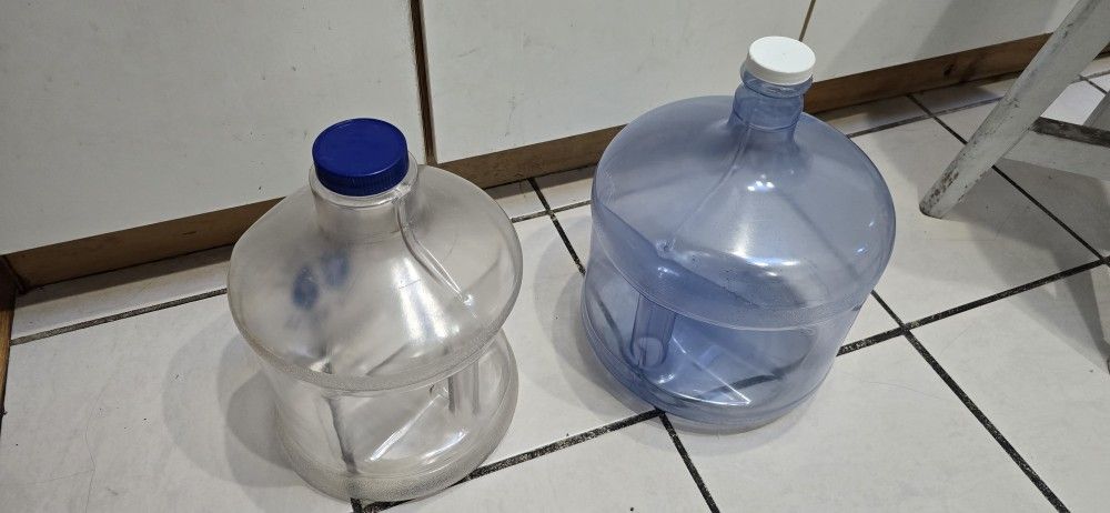 Water bottle 3 gallon, 2 gallon - $4 each
Blue one - 3 gallons
White one - 2 gallons
Pick up in East San Jose 95121
