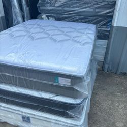 Queen Size Mattress And Box Spring Sealy 
