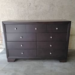 NINE DRAWERS DRESSER 