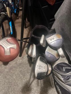 Golf bag with clubs