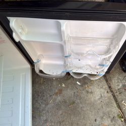 Refrigerator Works Great!! Like New