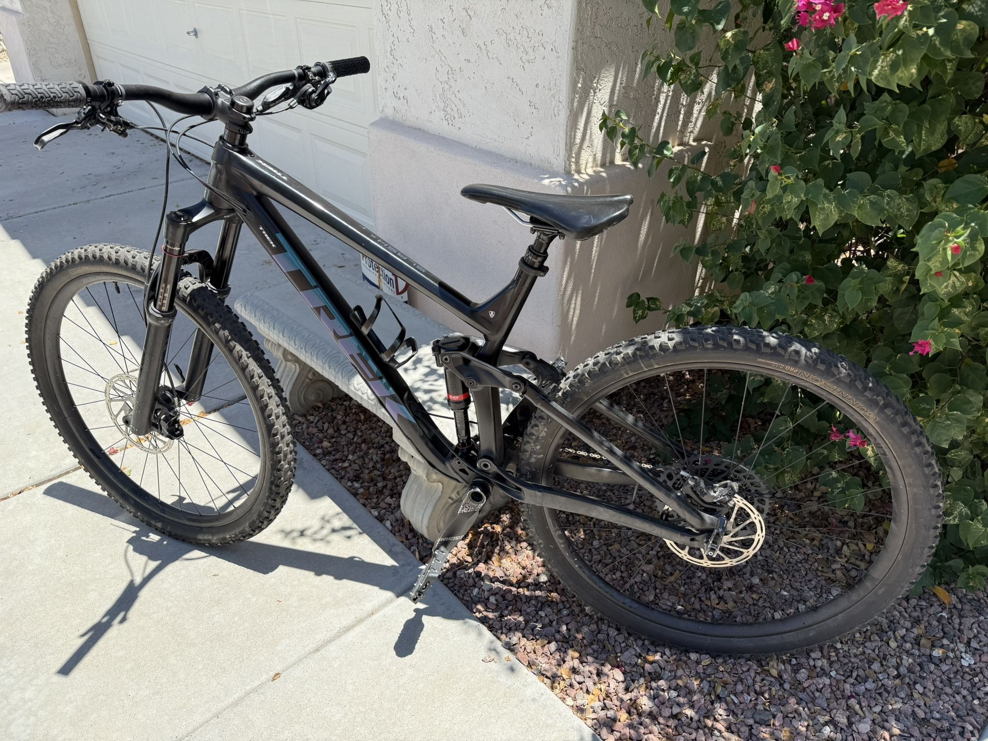 Trek Slash 8 Full Suspension 29er Mountain Bike