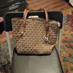 Micheal Kors Pocket Book