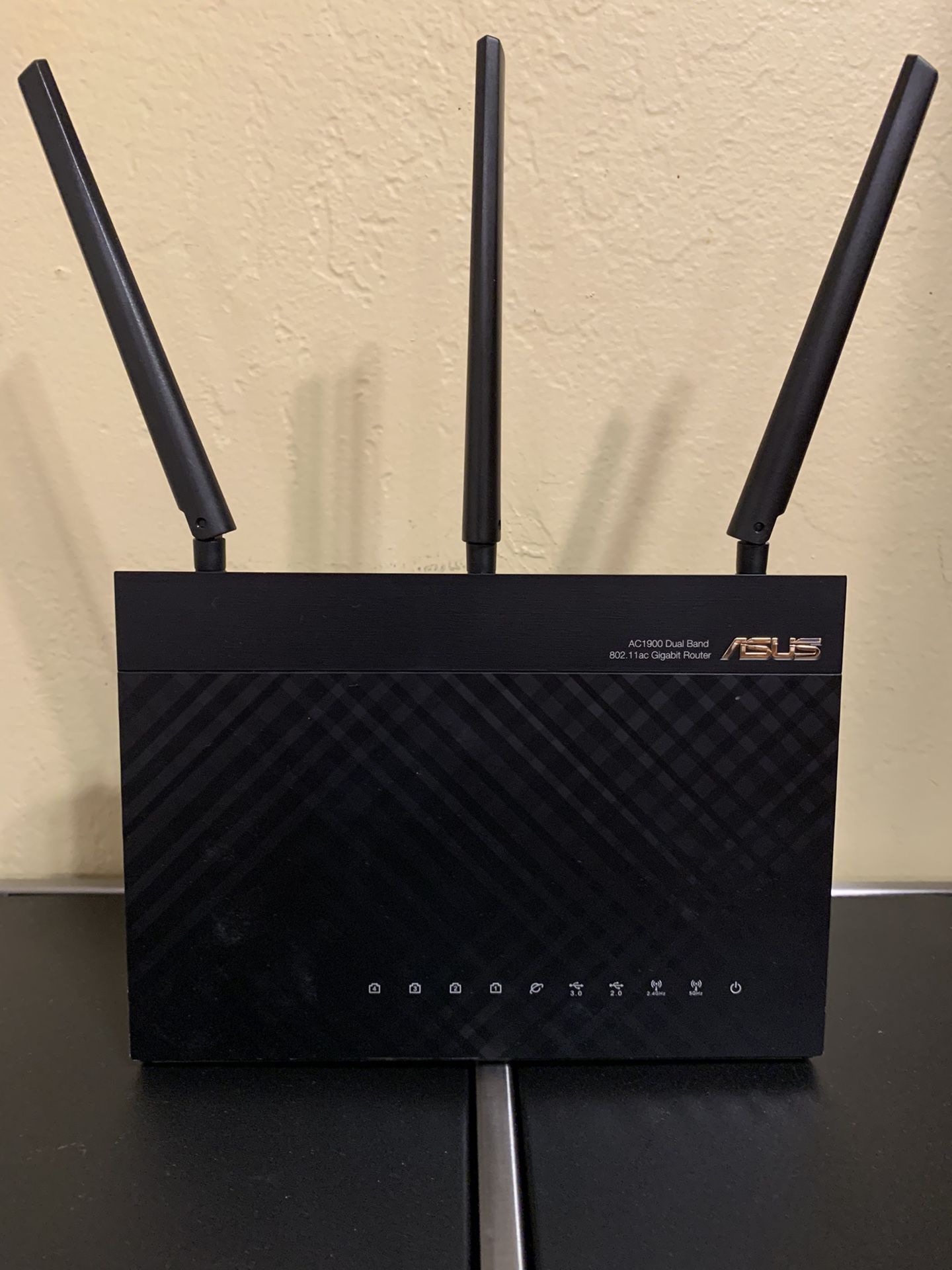 ASUS AC1900 Dual-band WiFi Router RT-AC68U