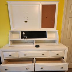 Adolescent Dresser